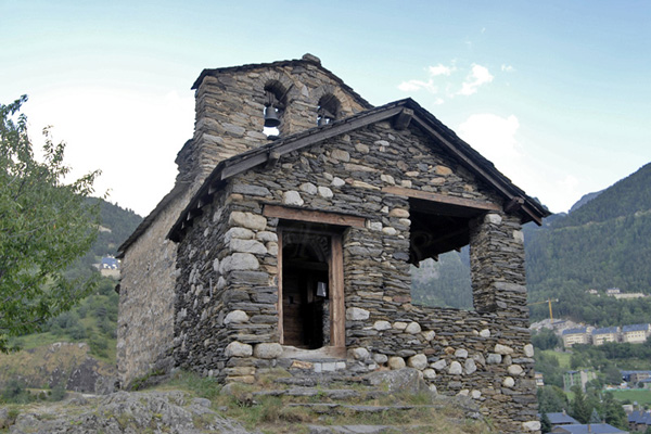 Encamp - Les Bons, Iglesia de Sant Romá Encamp - Les Bons, Iglesia románica de Sant Romá