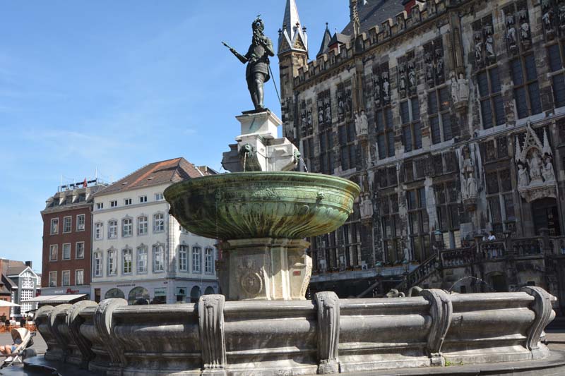 Aquisgran o Aachen , Fuente de Carlomagno