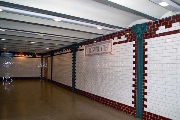 Budapest, Estación de metro Vörösmarty tér (Línea 1)
