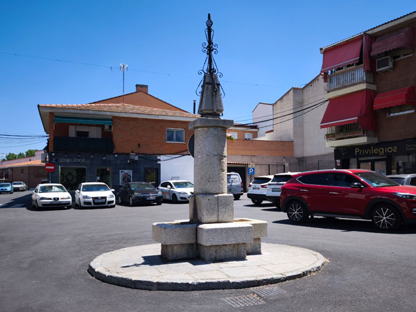 Arroyomolinos, fuente de la Plaza de España
