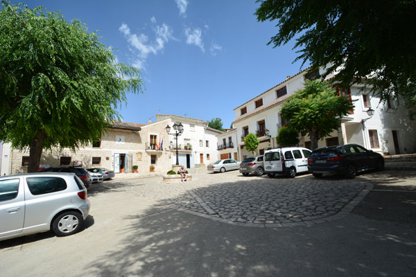 Olmeda de las Fuentes, Plaza de la Villa