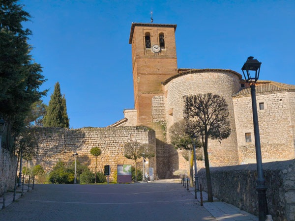 Santorcaz, Iglesia Parroquial de San Torcuato y murallas