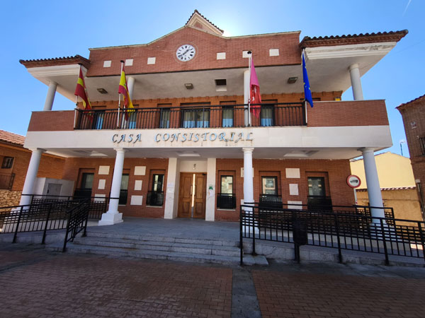 Los Santos de la Humosa, Ayuntamiento