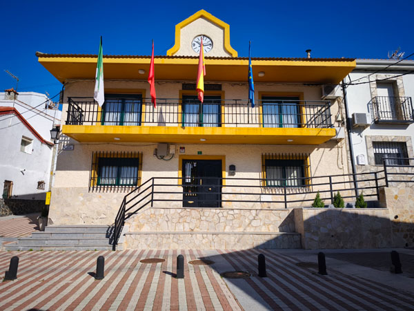 Valverde de Alcalá, Ayuntamiento