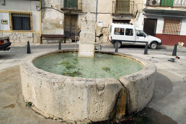 Perales de Tajuña, Fuente redonda