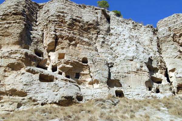 Perales de Tajuña, Risco de las cuevas