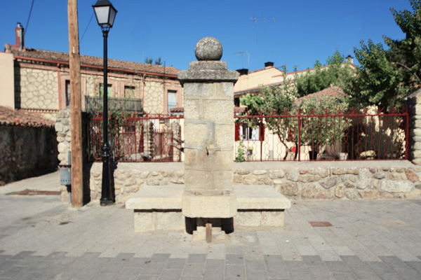 Alameda del Valle, Fuente de la Plaza de Santa Marina