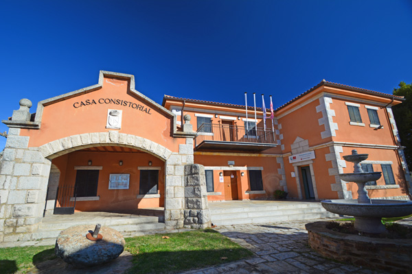 La Serna del Monte, Ayuntamiento
