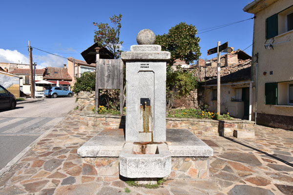 La Serna del Monte, Fuente de piedra