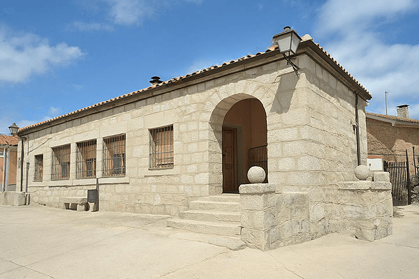 Las Navas de Buitrago, Antiguas escuelas