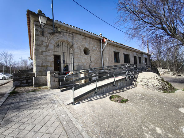 Sieteiglesias, Antiguas escuelas