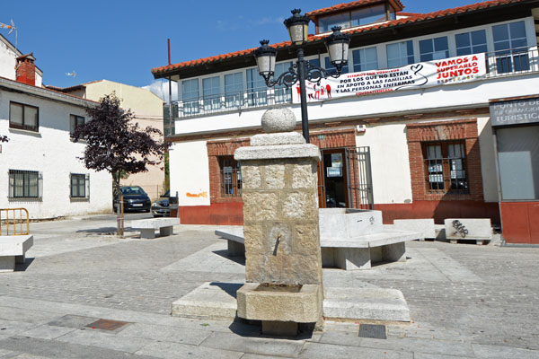 Navalafuente, Fuente de granito