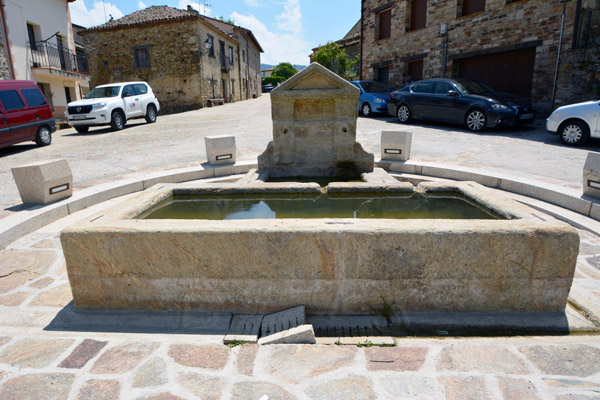 Prádena del Rincon, Fuente de granito