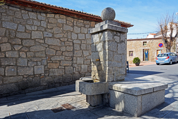 Fresnedillas de la Oliva, Fuente M-532