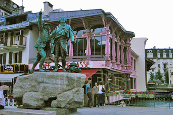 Chamonix, Escultura de Horace de Saussure y  Jacques Balmat