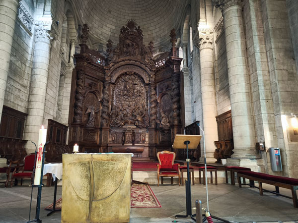 Périgueux, altar mayor y retablo de la Catedral de Saint-Front