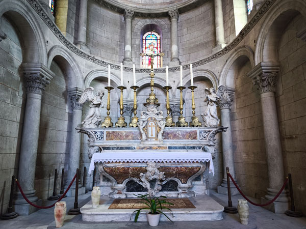 Périgueux, altar de Vauclaire en la Catedral de Saint-Front