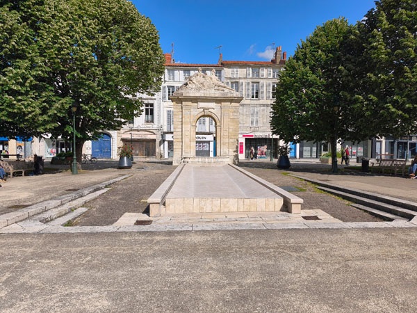 Rochefort, fuente de la Place Colbert