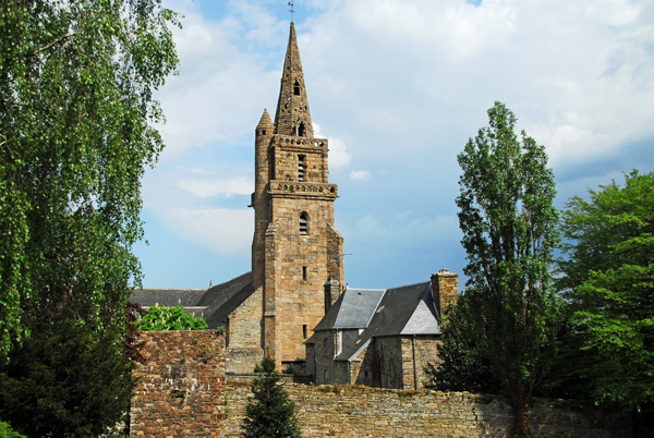 Brélévenez, Iglesia de la Trinidad