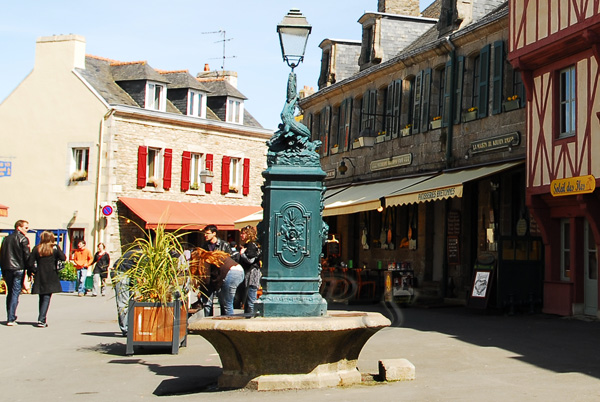 Concarneau Ville Close, Plaza Saint Guénolé