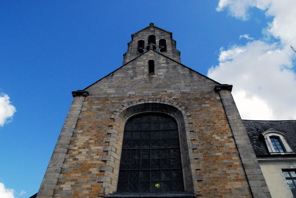 Quimperle, Abadía de la Santa Cruz