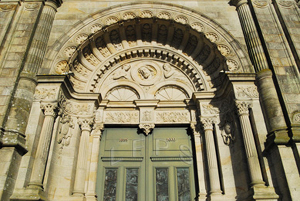 Basílica del Santuario de Sainte Anne D'Auray, Portada de entrada