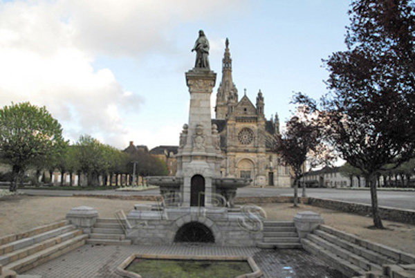 Santuario de Sainte Anne D'Auray, Gran fuente