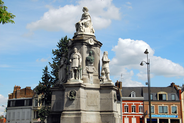 Amiens, Monumento a Amiens