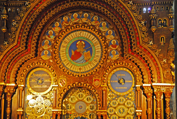 Beauvais, Reloj astronómico en la Catedral inacabada de San Pedro