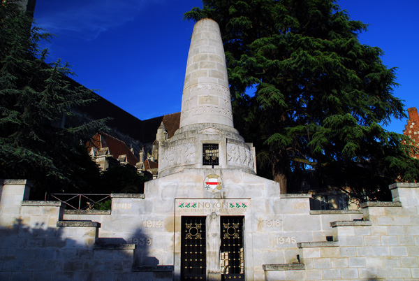 Noyon, Memorial a los caídos en las dos guerras mundiales