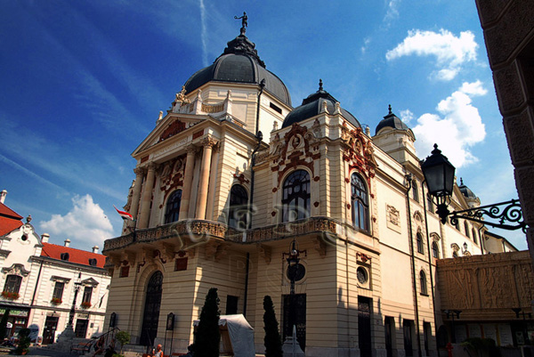 Pécs, Teatro Nacional