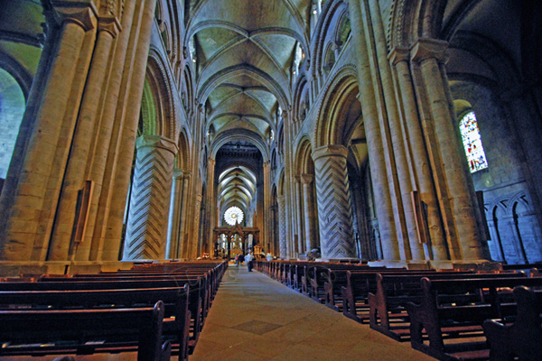 Durham, Interior de la Catedral de Cristo, la Virgen María y San Cutberto
