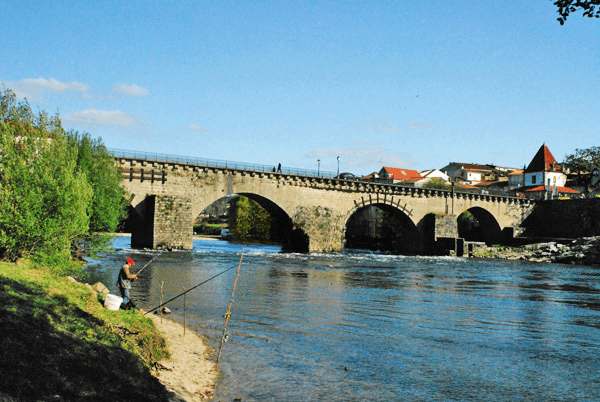 Barcelos, Puente sobre el río Cávado